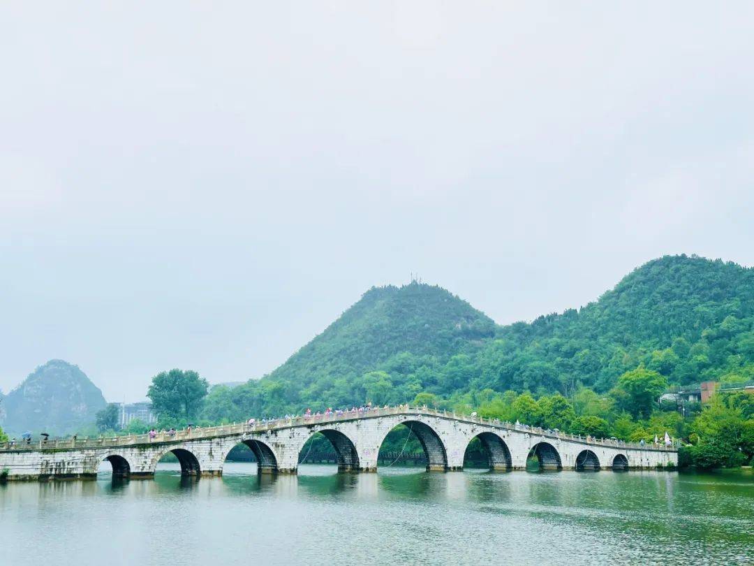 在九孔桥的小广场上一场【应急救护公开课】正在"开讲"!