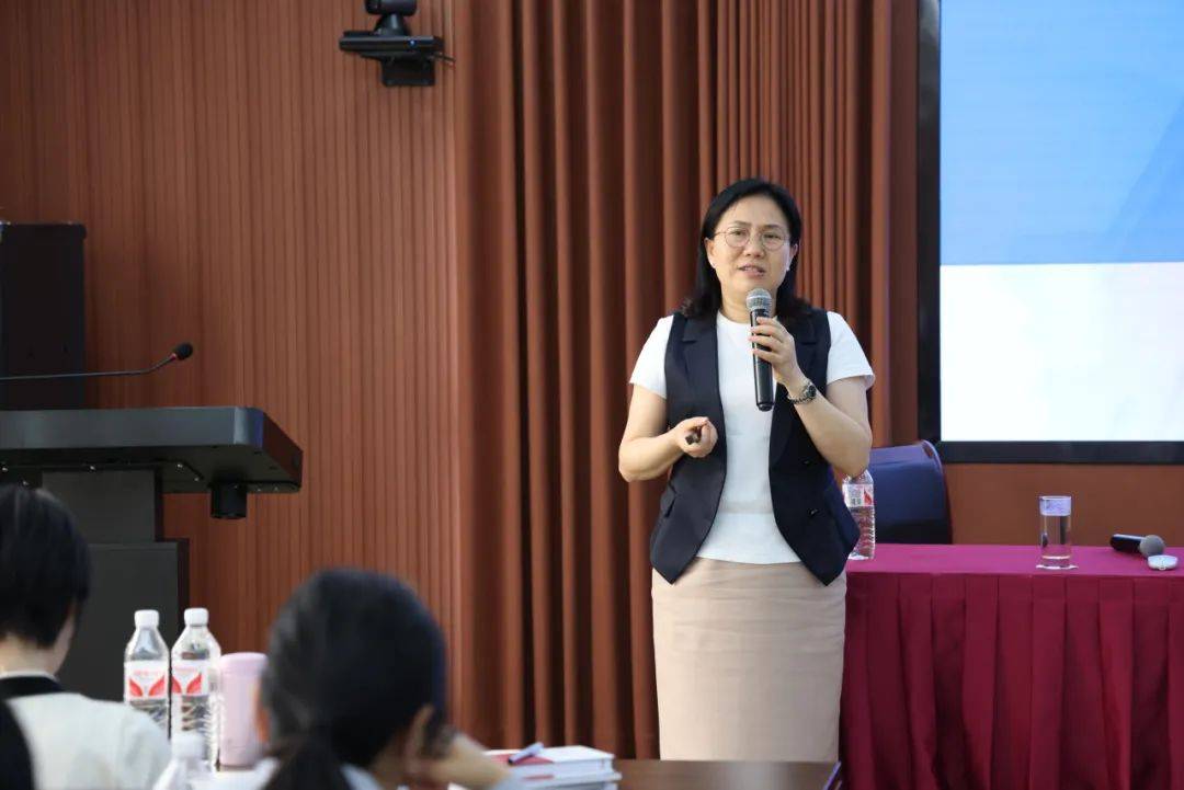 王跃胜作《新等级医院评审标准下医院管理》分享一天的课程内容丰富