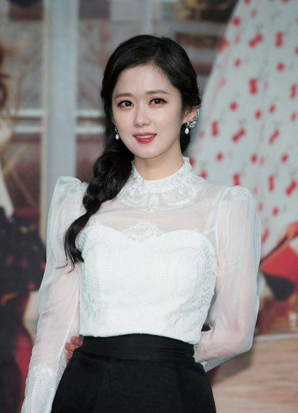 事实证明,曾扬言"没钱就去中国"的张娜拉,已走上了"不归路"