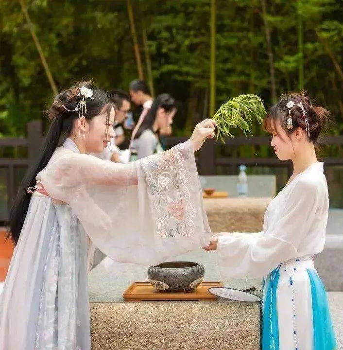 敲响2024海珠湿地龙船景"第一锣"