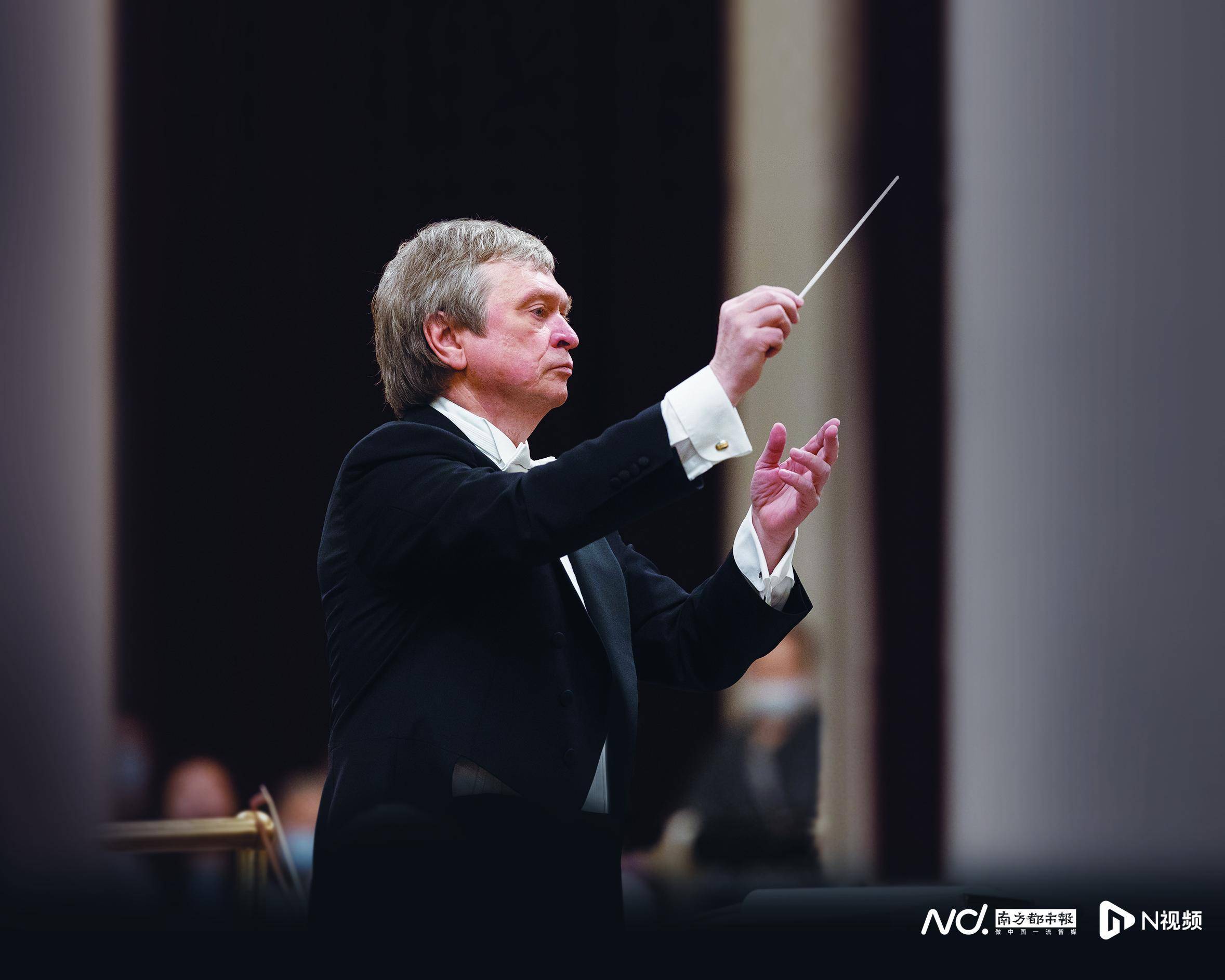 指挥家阿列克谢耶夫携手圣彼得堡爱乐乐团羊城献演"肖五"