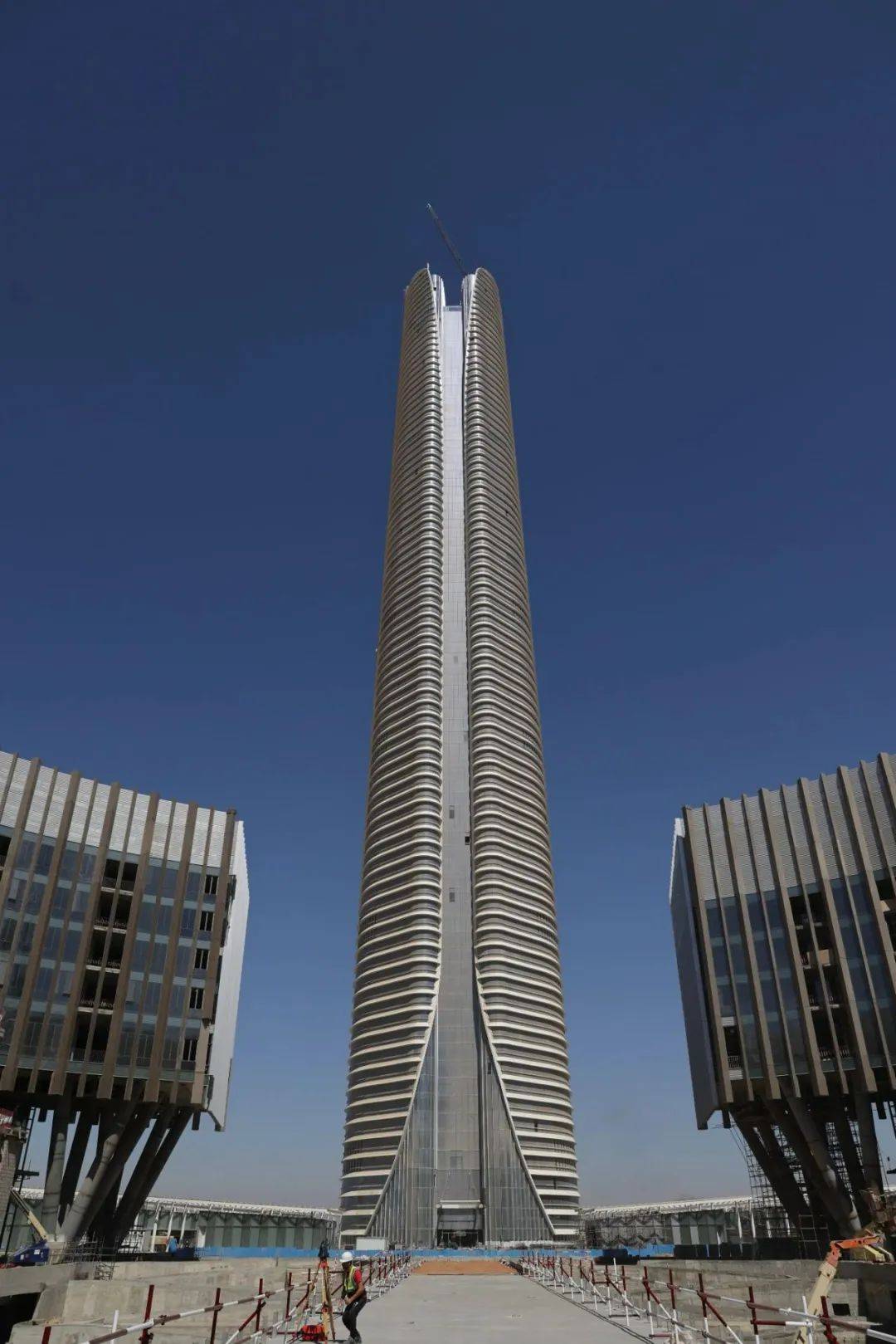 8米!非洲第一高楼即将竣工,中建集团负责建造
