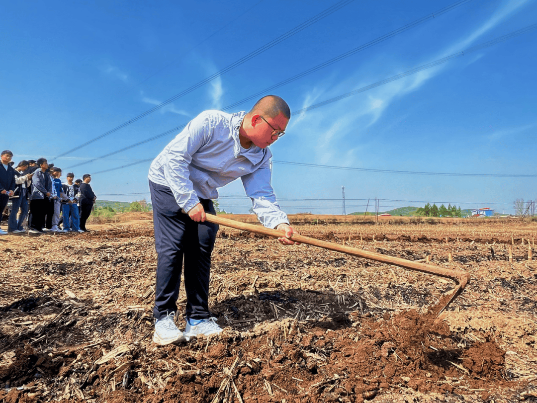 吉林大学数学学院本科生党支部"五一劳动周"实践活动纪实