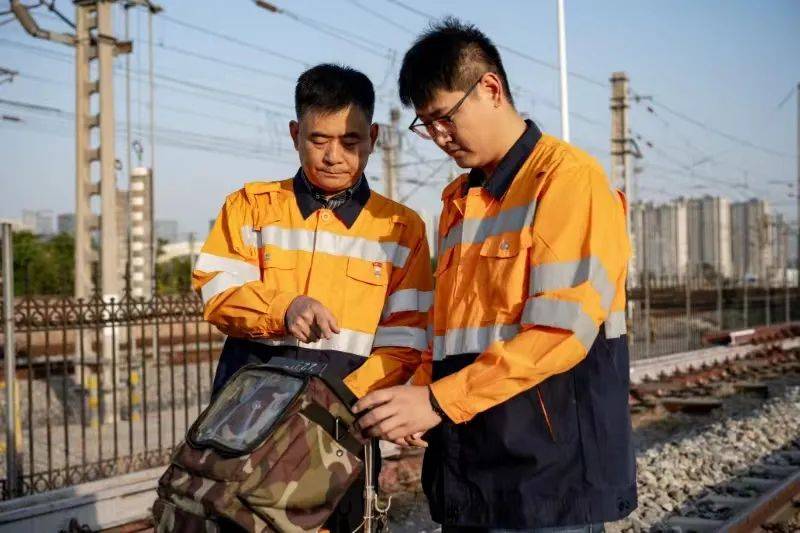 他们是岗位上的"双胞胎"!