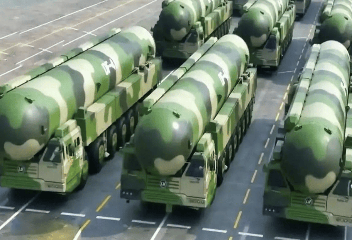 全球十大武器，F22隐形战斗机仅排第五，前两名你知道是什么吗？