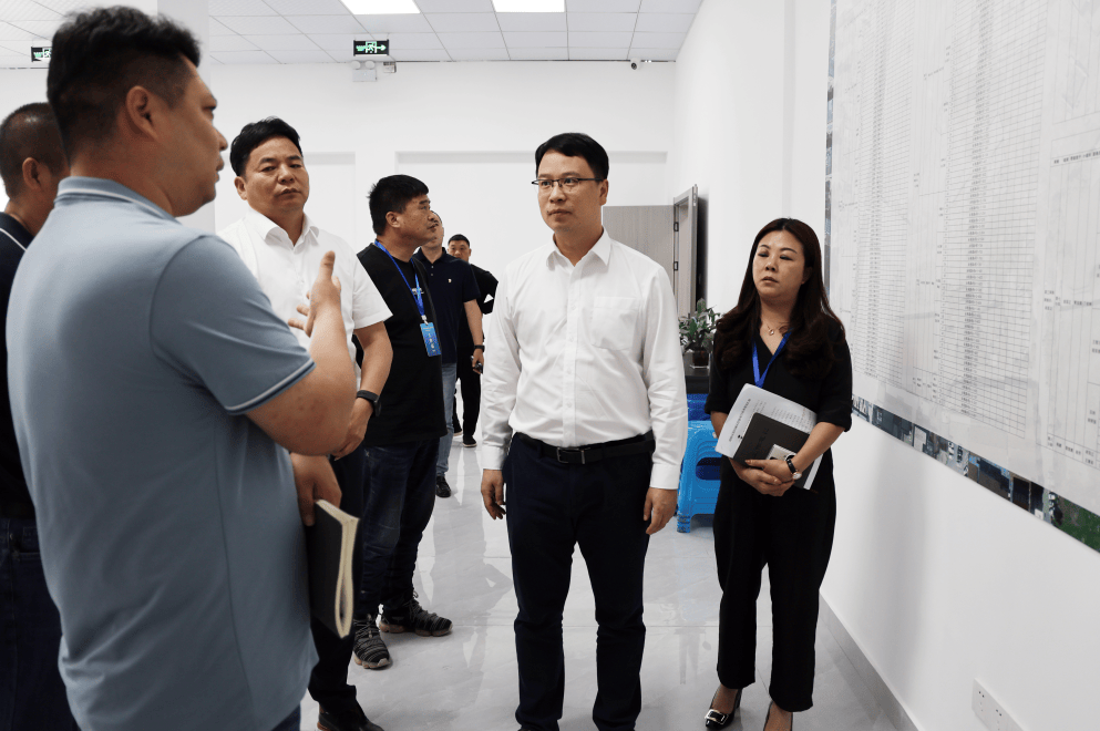 郑云涛在西城街道开展"一线会商解难题"活动时强调