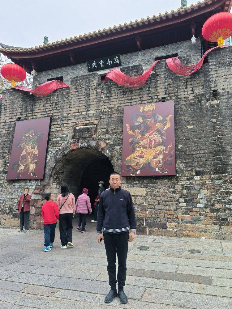 读创诵读(母亲节)||绿叶对根的情意(作者:李玉章)