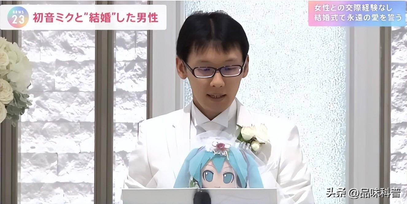 酱醋茶的生活奔波,但他辞去从事已久的公务员工作,去一所学校当老师