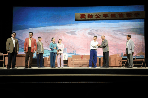 李天成》剧情简介购票方式:联系电话:0393--4414005演出地点:濮阳市