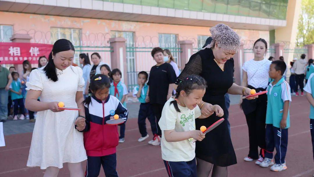 母爱绽放,感恩相伴富蕴县第一小学母亲节主题系列活动