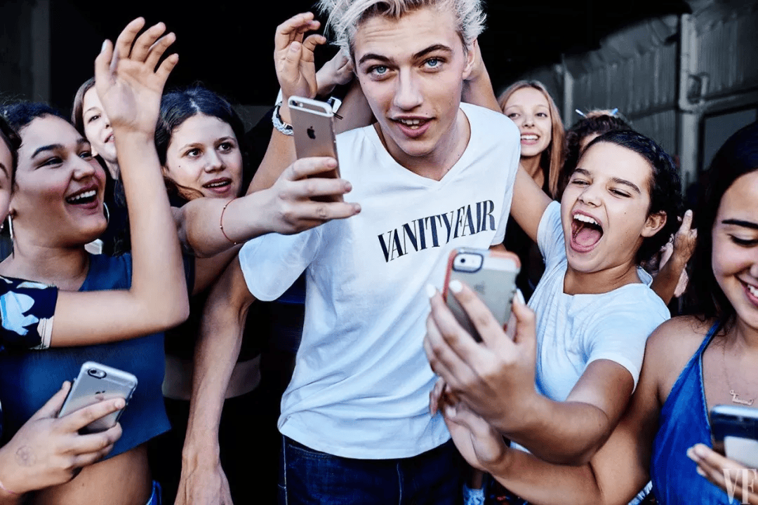 lucky blue smith 四娃出生!