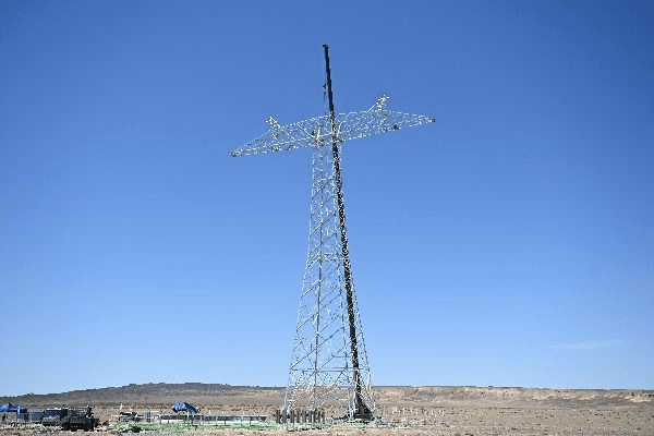 "疆电入渝"特高压工程进入铁塔组立阶段_重庆_输电_新疆