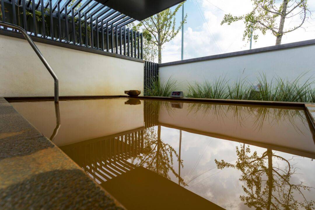 【周末不加价】自带温泉乐园的酒店:06999抢90㎡别墅湖景房 70㎡