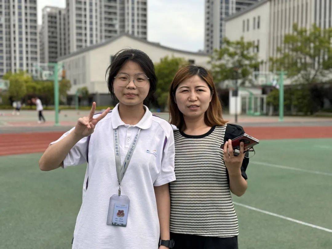 【校园动态】亲子共筑科技梦,智慧点亮家校园