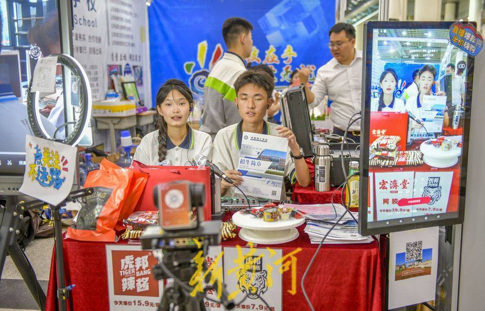 风行网：澳门正版资料免费大全2021年-上海逾千所大中小学参与这项大赛，教育工作者群体首次加盟