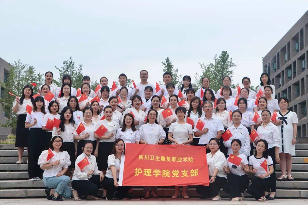 学护理是一种什么体验?四川这所高校学子这样说