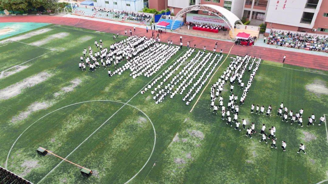 今年5月12日是第16个全国防灾减灾日,主题是"人人讲安全,个个会应急