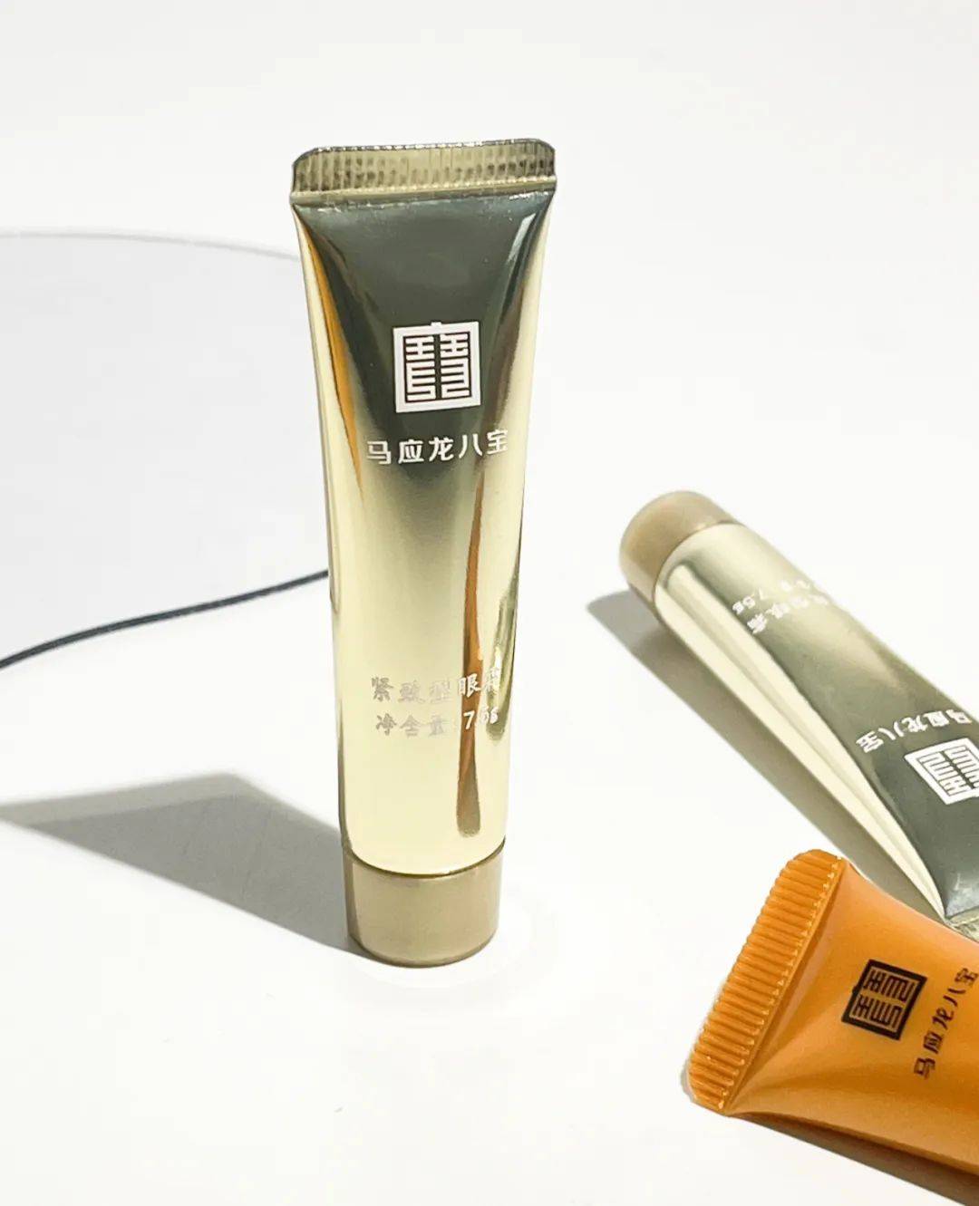 非遗八宝方 多重磅明星成分>唤醒胶原蛋白,传统精华 现代科技的结合,>