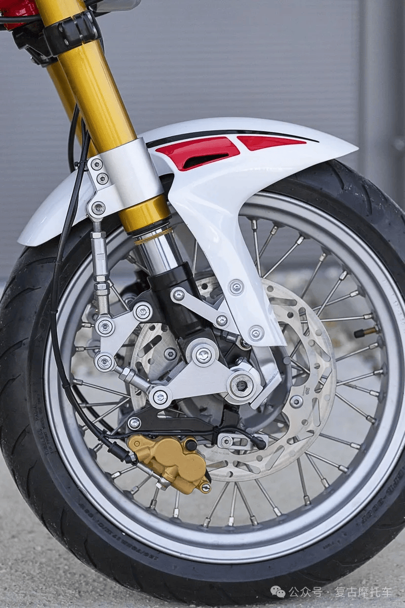 又来难题了:川崎西风750咖啡改装 | 每日一车