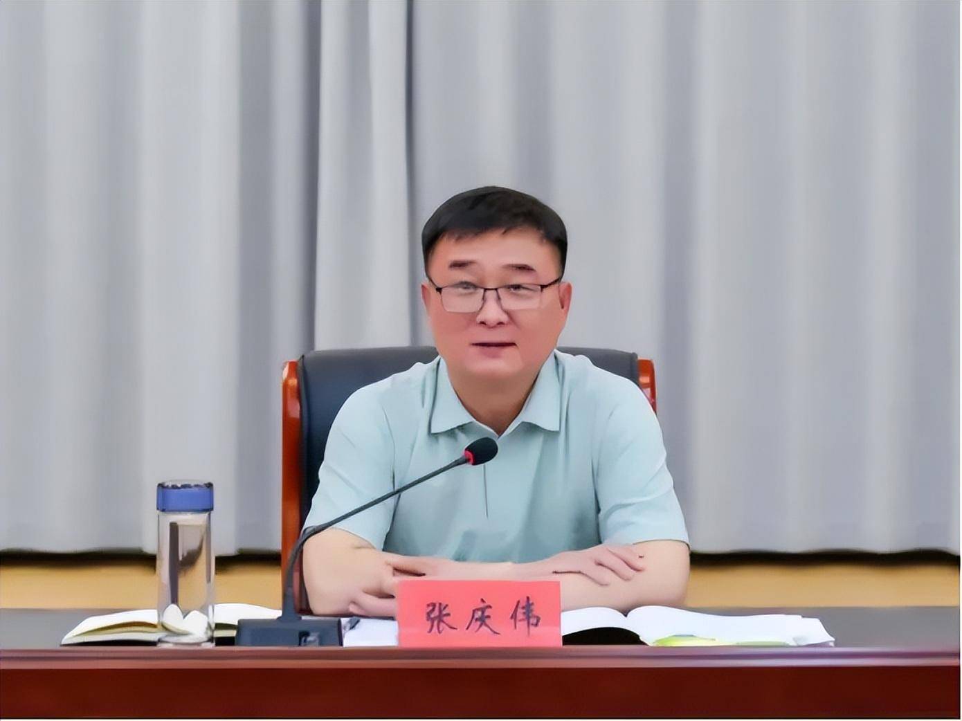 任职枣庄副市长期间,张庆伟主要负责教育,科技,人力资源社会保障,生态