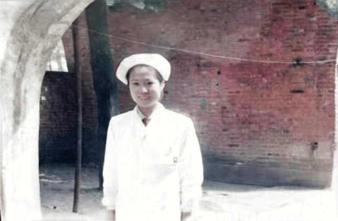 1989年,我考上了军医学校,从部队转到监狱从事医护工作,工作角色发生