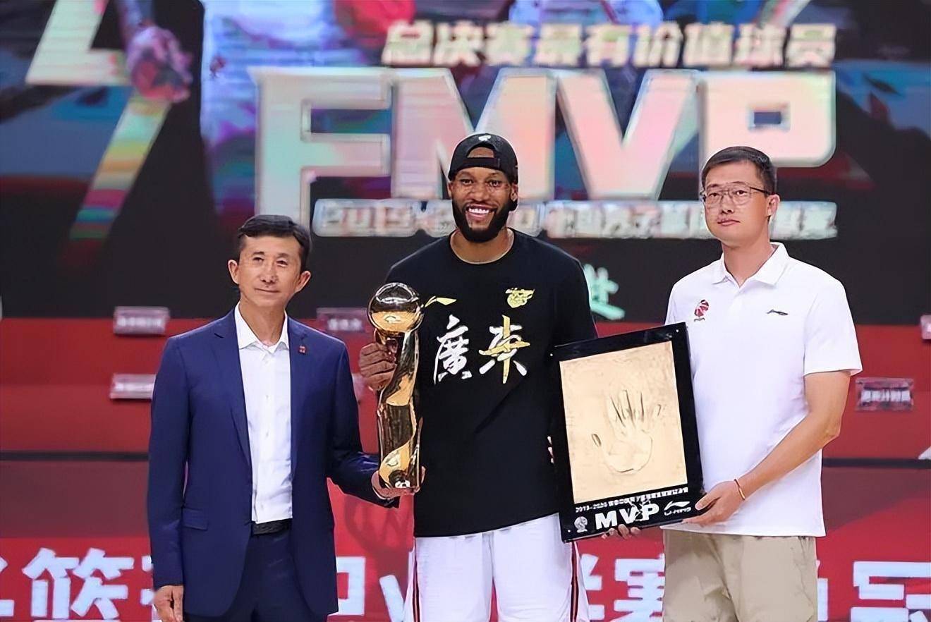 广东7名球员合同到期,更衣室曝光:徐杰流泪,胡明轩承诺不离队