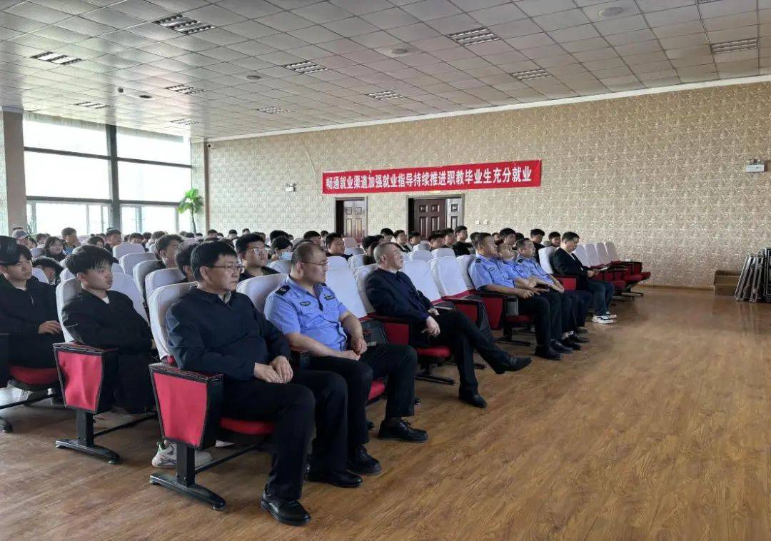 "五进校园 精准帮扶在身边"尚志市举办公共就业服务进校园活动
