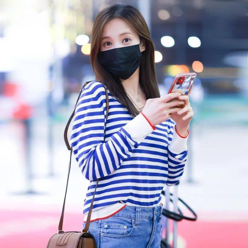 李一桐带火的这件海魂衫真的太好看了,随便几张look,都能穿出超模气场