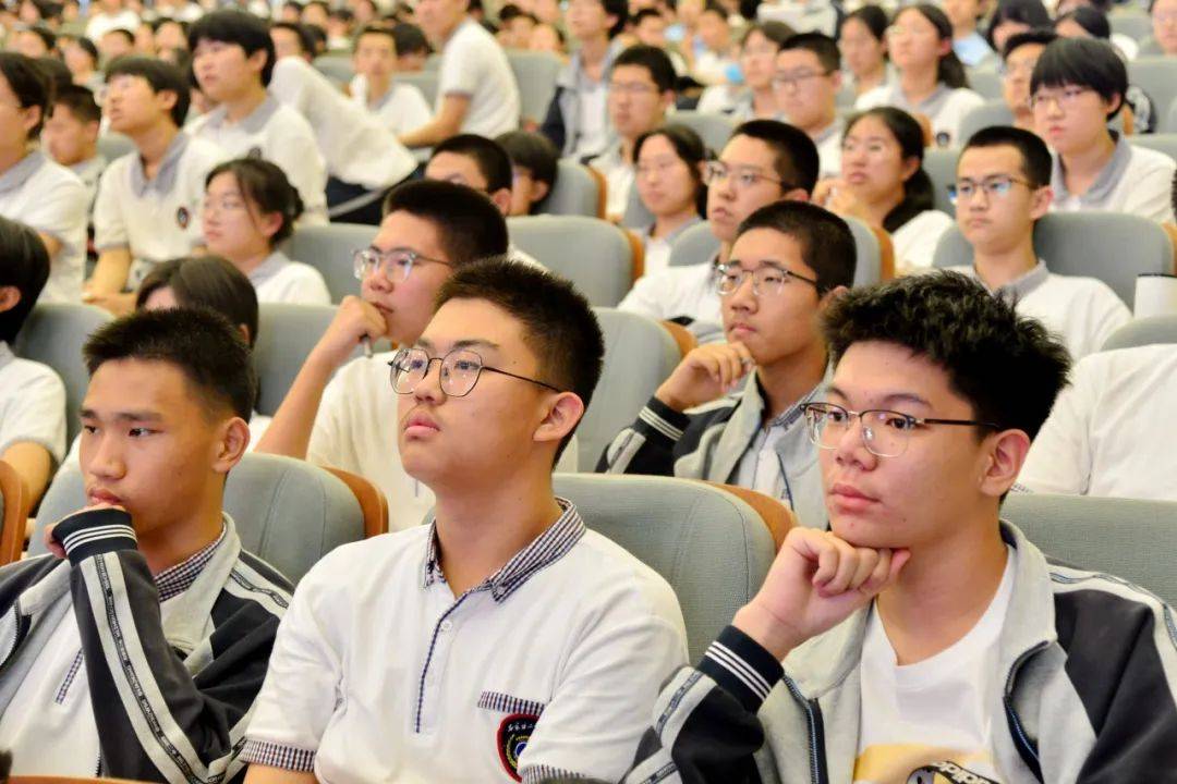 育人润心 向光而行 | 石家庄二中心理健康月活动之"青春中国"主题专家