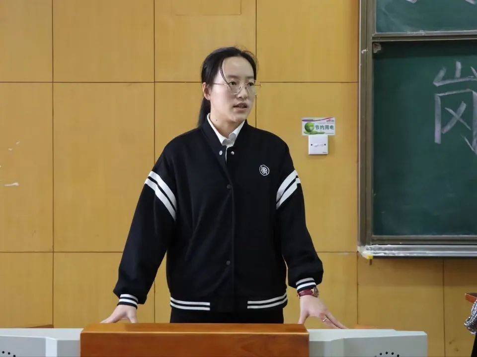 张林燕,女,机电工程学院探测制导与控制技术专业.