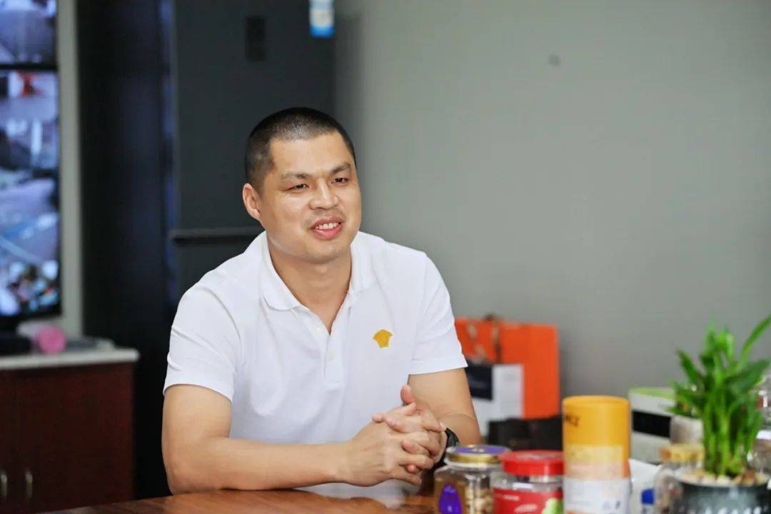 黄毓坤近期,南安市龙风中学首届董事会成立,泉州坤盛石粉综合利用有限