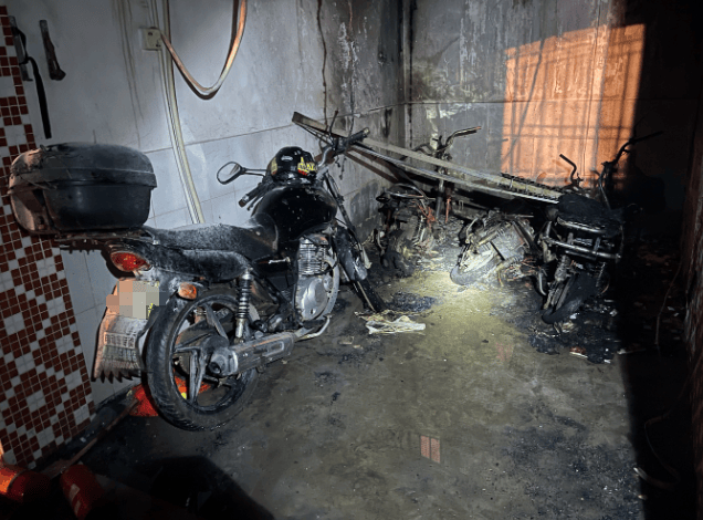 电动车别再室内充电啦!不信你看看三角这个火灾→_自行车_案例_违规