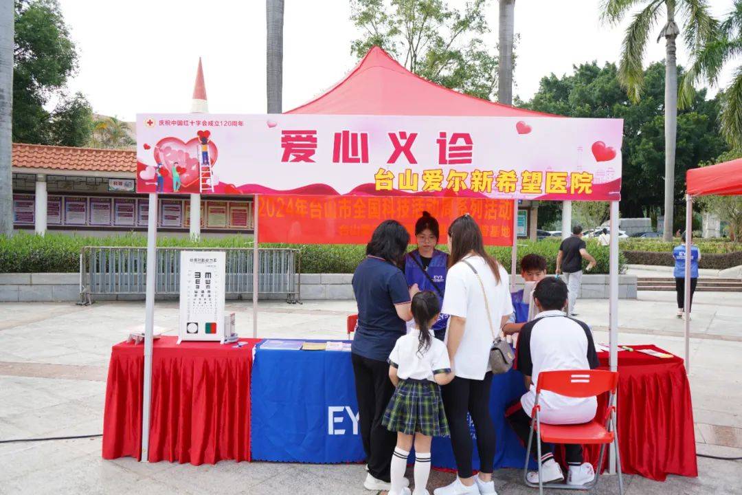 启动仪式后,来自各中小学,幼儿园的同学们带来了精彩的文艺演出.