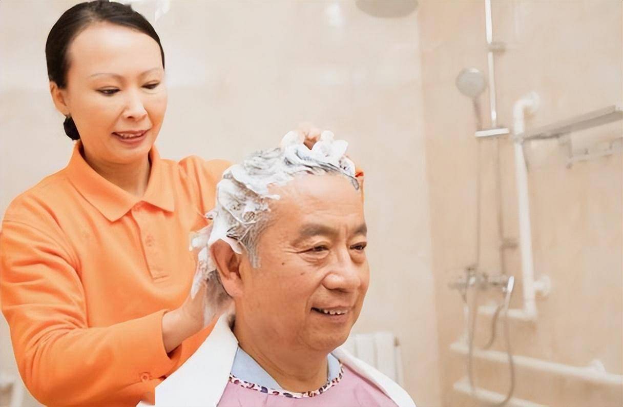 心梗和洗头有关?医生告诫:中老年人不想心梗,这几点一定要牢记