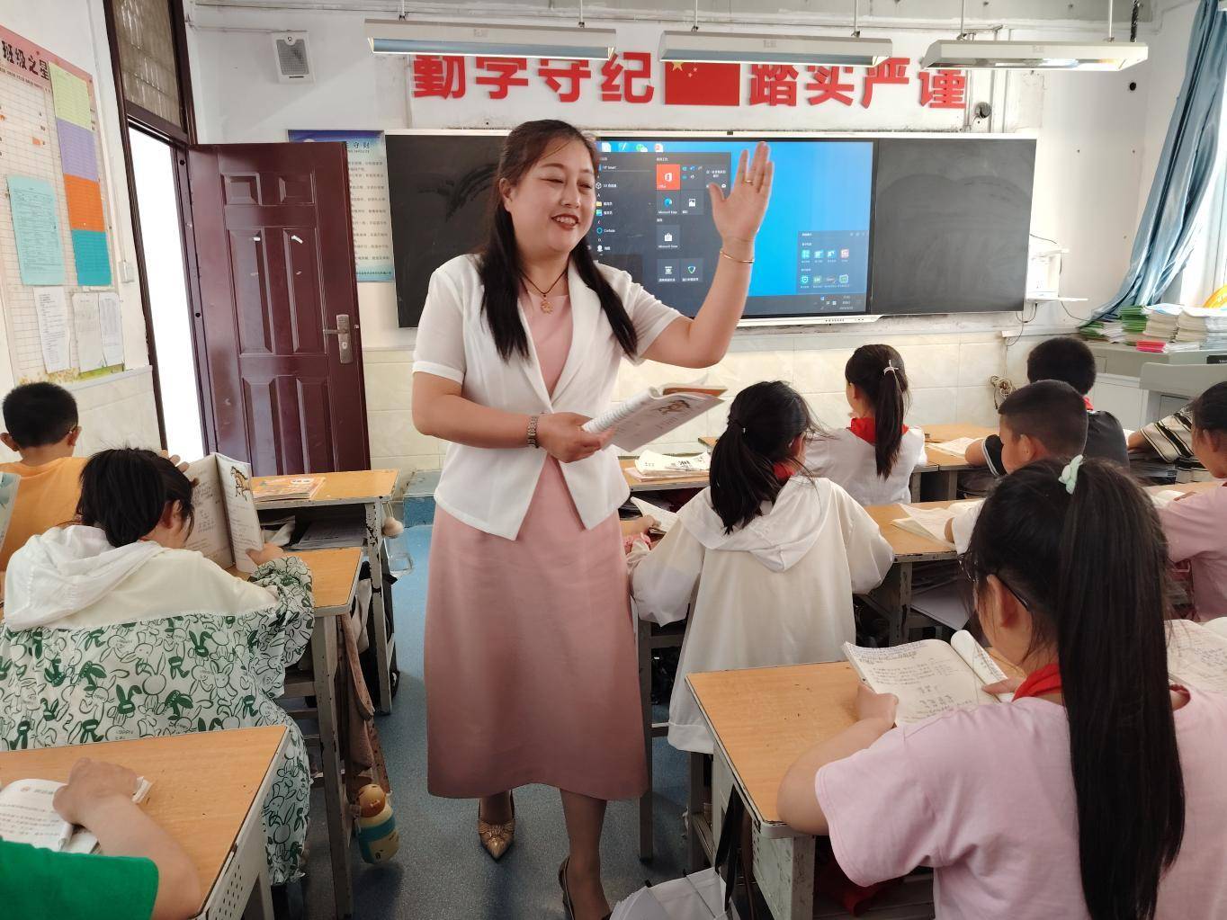 "教育技巧的全部奥秘在于如何去爱学生" ——记西安