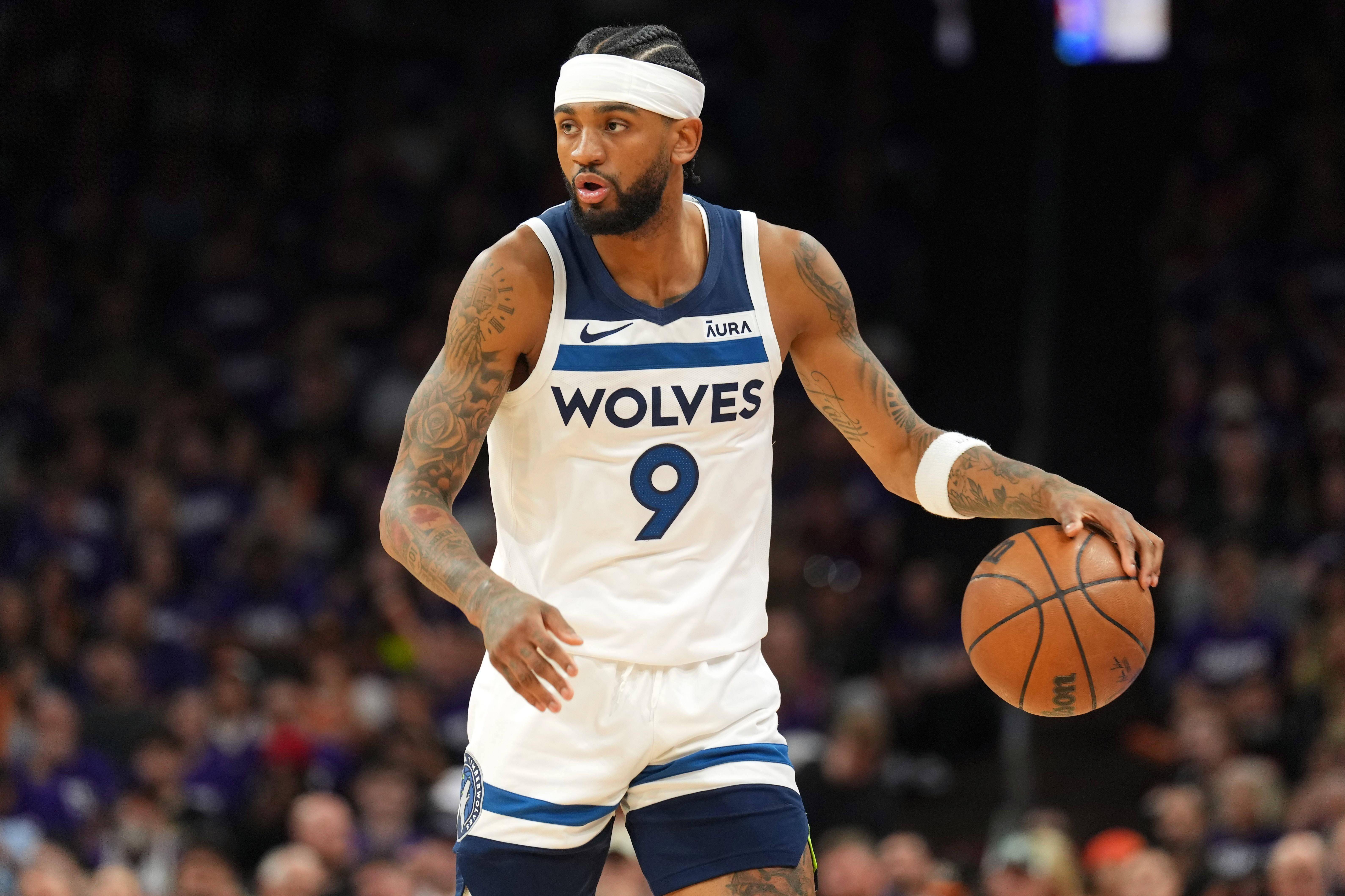 外线很准!亚历山大-沃克半场6中4&三分3中3拿到11分2帽