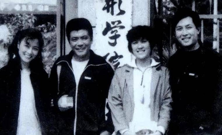 他是国家一级演员,国内淘金,妻儿在国外花,为残疾儿子婚恋担忧_唐国强