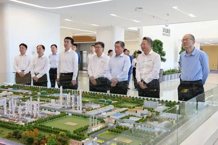 宁高宁来滨调研并到滨化集团授课
