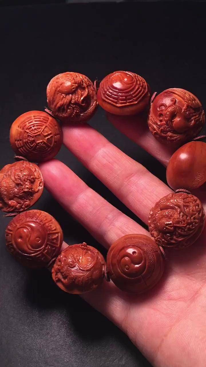 手工雕刻 匠心匠人 收藏品 橄榄核 传统手艺 四象八卦