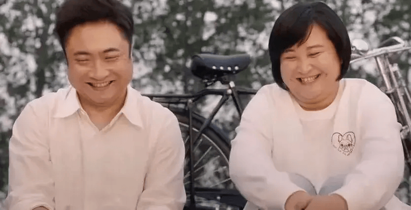 他曾靠妻子摆地摊养活,走红后把妻女宠上天_乔杉_表演_喜剧