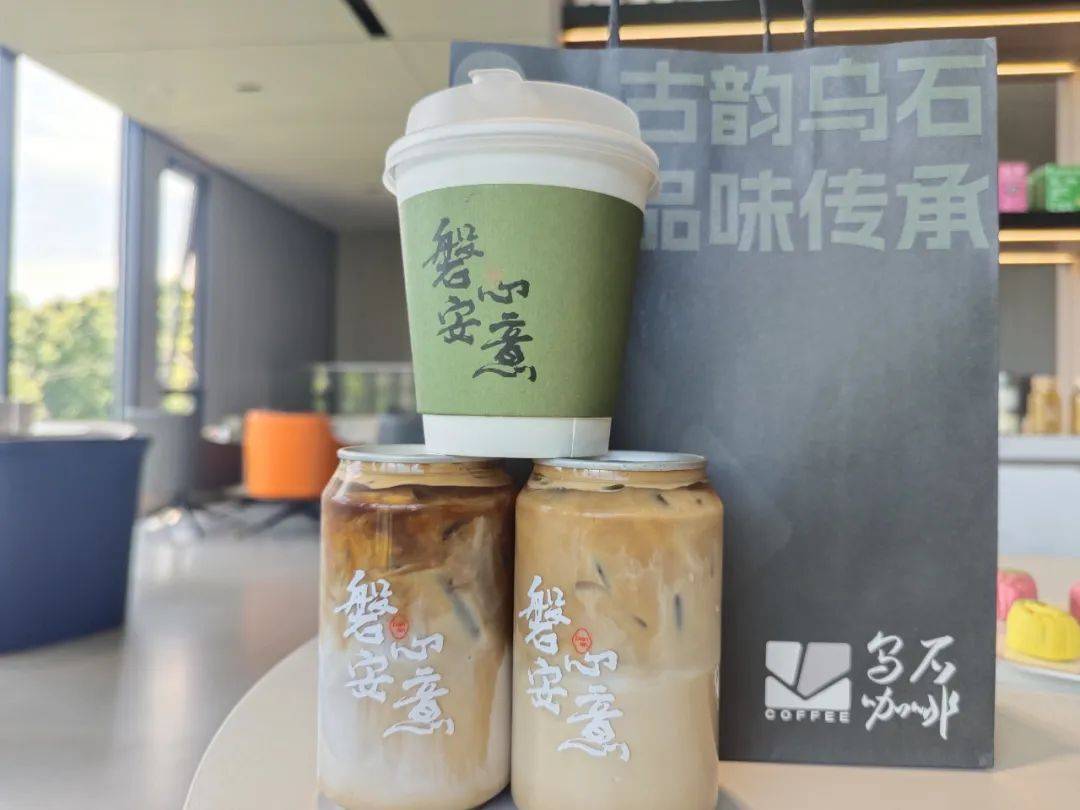 5月14日,走进位于尖山镇乌石村的"磐安心意·乌石驿站",不少游客流连