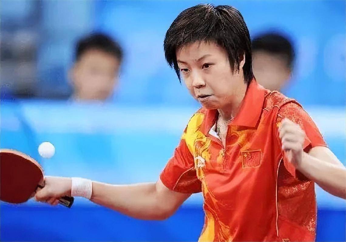 1995年张怡宁进入了北京队,2年后她首次亮相全运会就打败了多位女乒