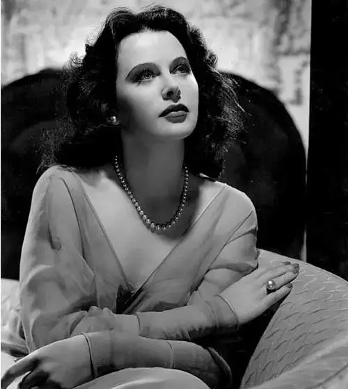 她演了历史上第一部裸戏,被誉为"世界最美的女人"_海蒂·拉玛_美貌