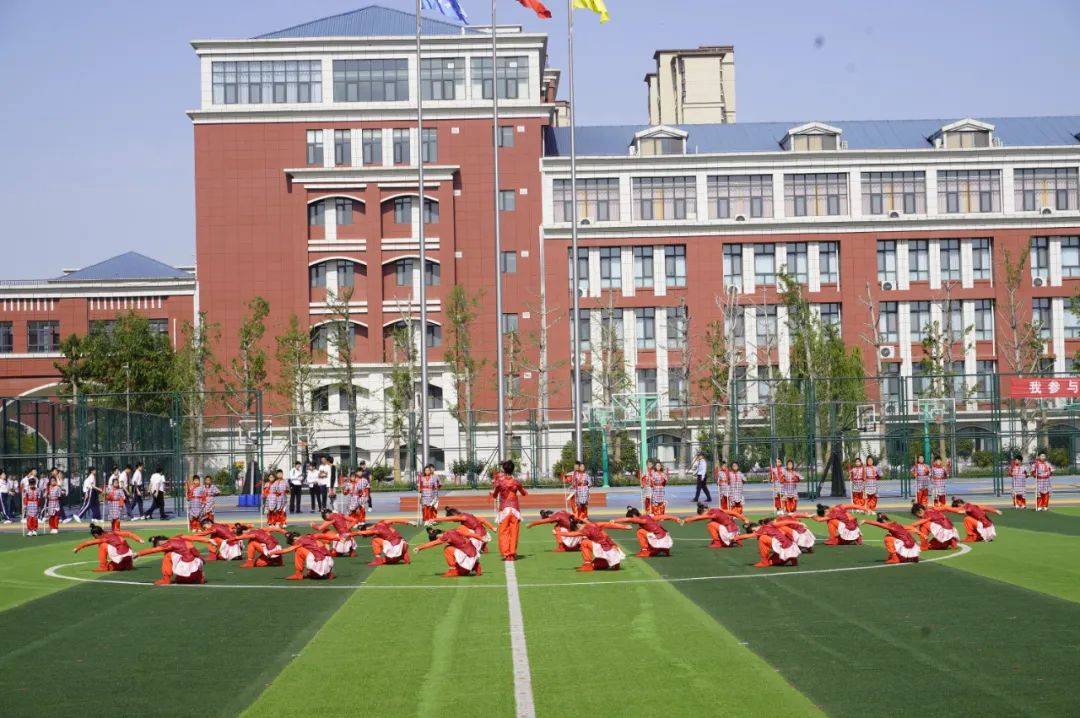 示范区最美大课间集中展演活动在兴华学校举行