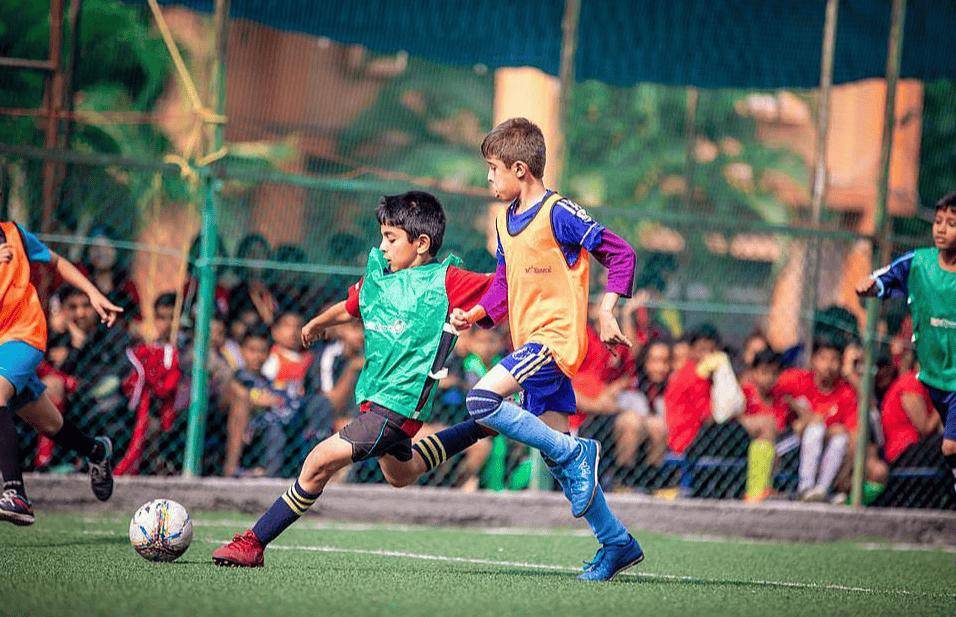 让孩子们选择踢球的10个理由_足球_训练_运动