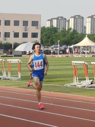 100米第三名马欣然高中女子组400米第五名 400米栏第五名李一帆高中