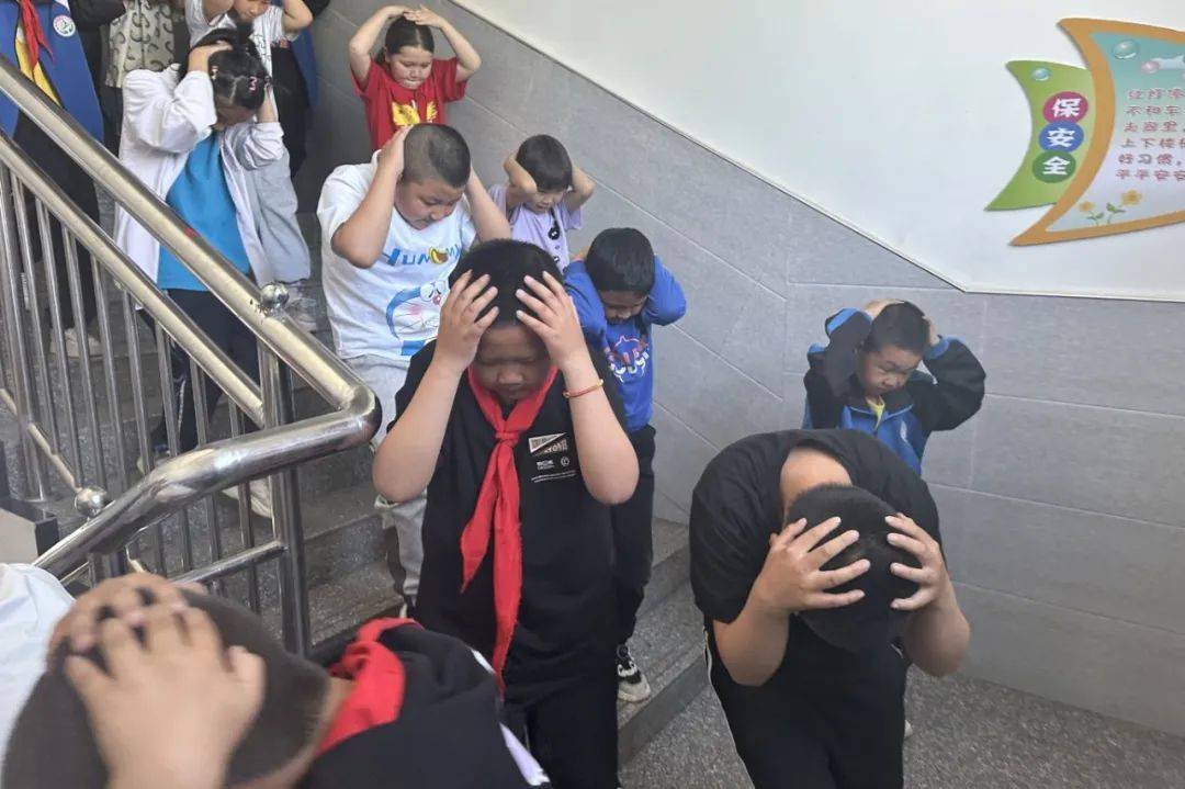 安全"童"行——福海县各学校少工委开展 防震减灾系列活动_防灾_地震