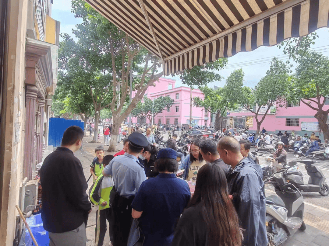 铜都街道联合多部门全力做好校园周边道路交通安全管理工作