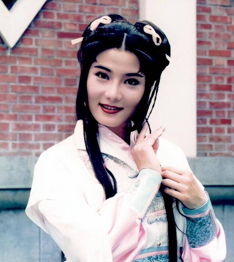 后来,她又在《霸王花之捉鬼女天师》,《东方响尾蛇》中出演打女.