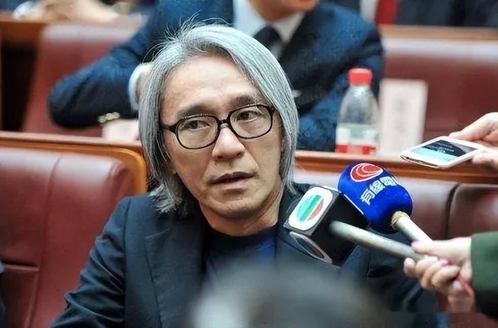 事实证明,有过6段情的"贫民窟巨星"周星驰,早已走上另一条路